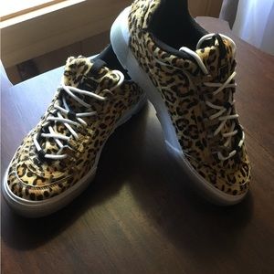 Film pony hair sneakers